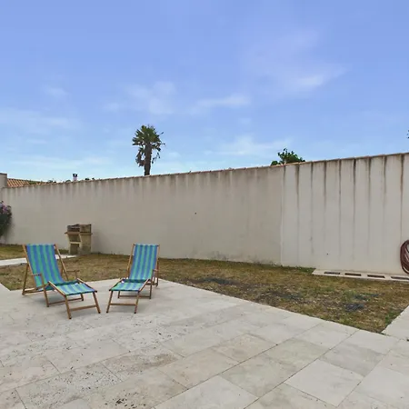 Дом отдыха Sejour Pour 2 A 50 M De La Plage, Jardin & Bbq