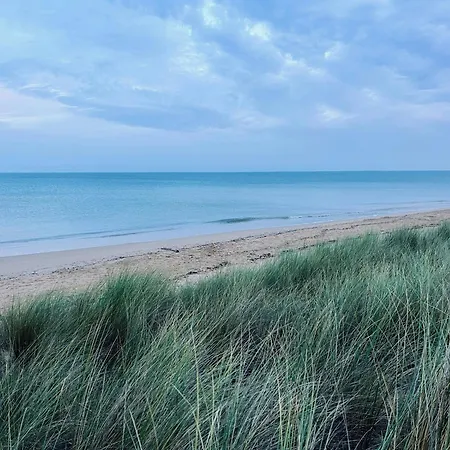 Дом отдыха Sejour Pour 2 A 50 M De La Plage, Jardin & Bbq Ривду-Плаж