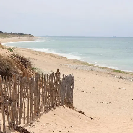Дом отдыха Sejour Pour 2 A 50 M De La Plage, Jardin & Bbq Ривду-Плаж